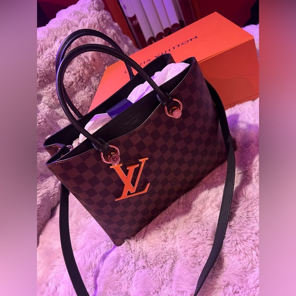 Louis Vuitton Riverside Tote - Picture 4 of 7